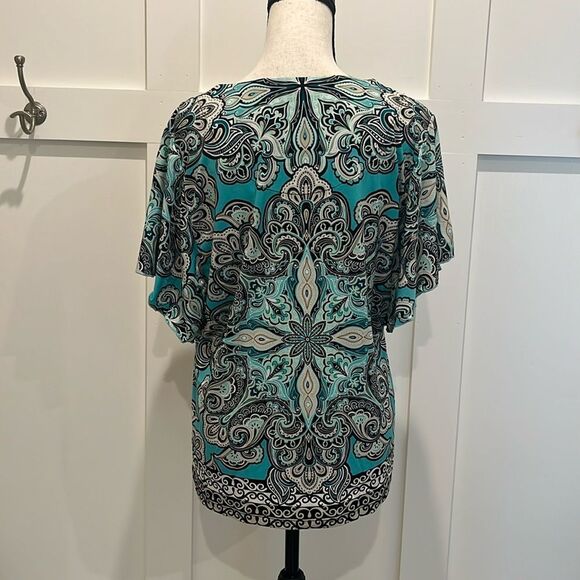 JM Collection Petites SS Patterned Top-FREE w/Bundle Purchase - Picture 4 of 8